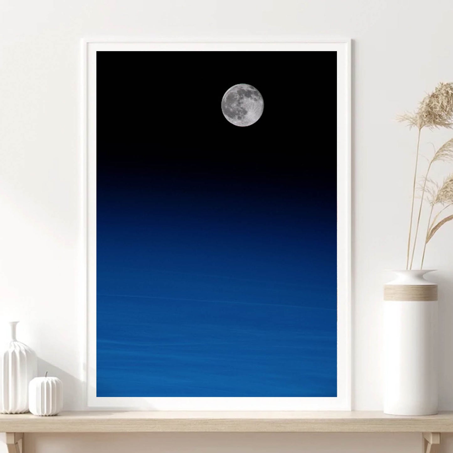 Luna llena en cielo azul 389