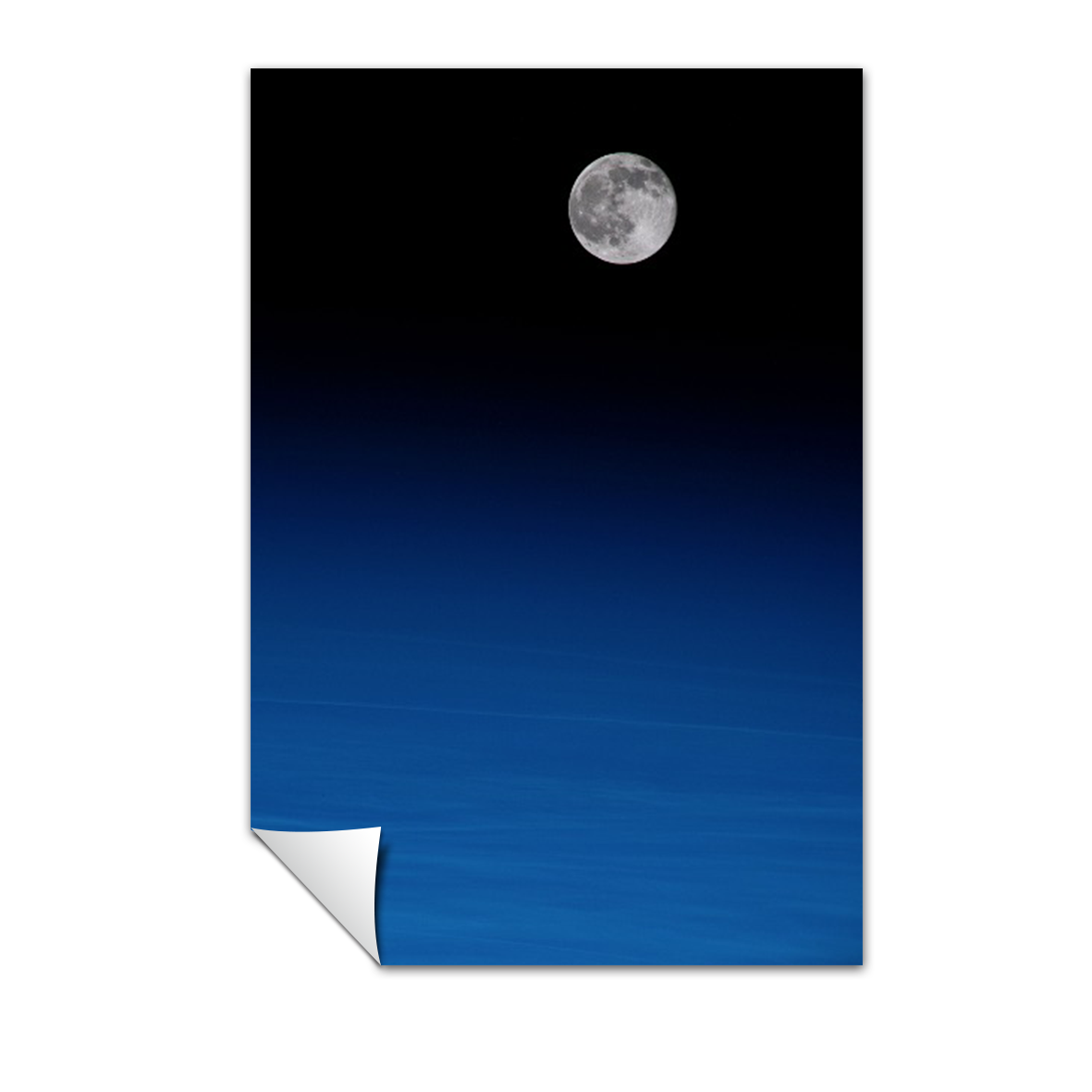 Luna llena en cielo azul 389