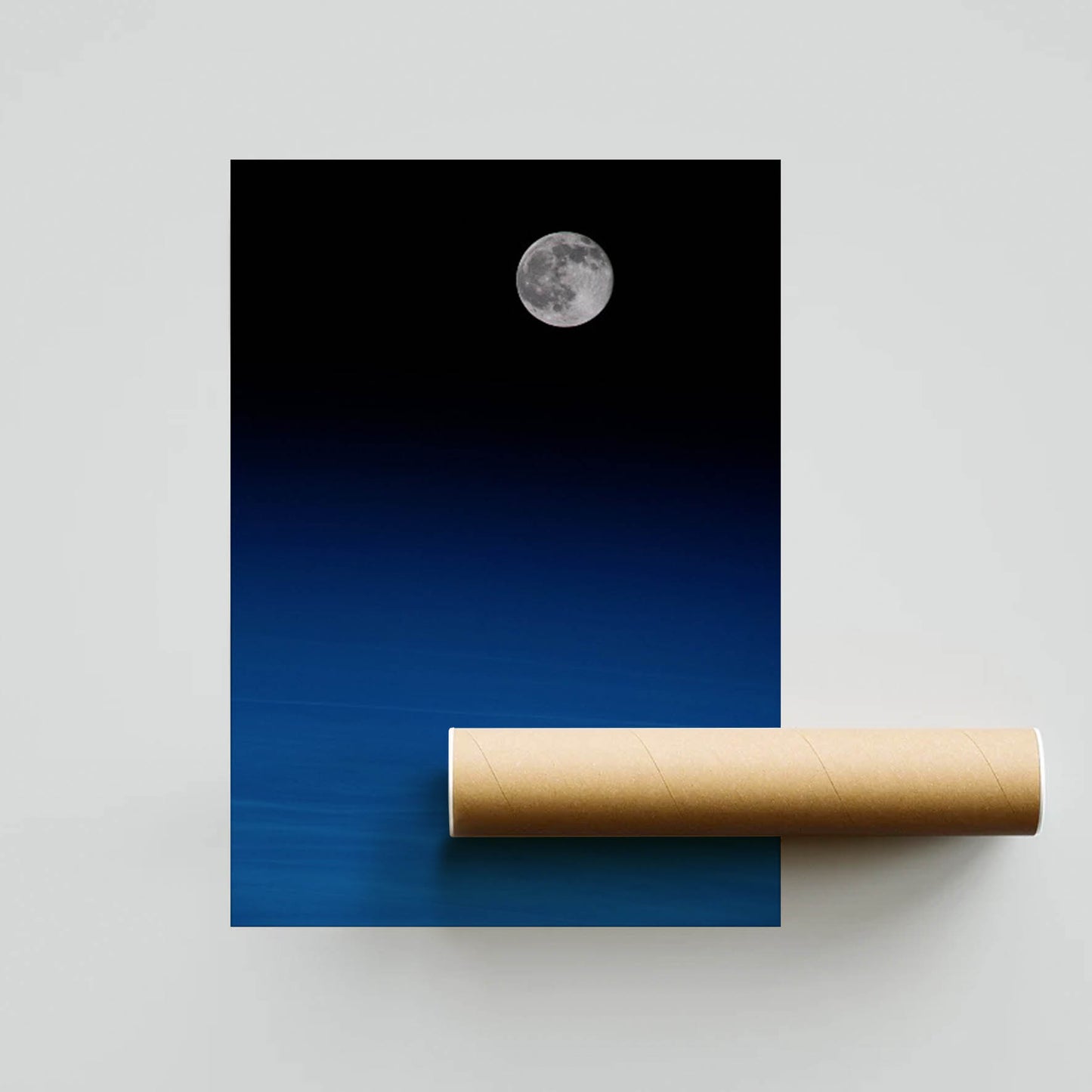 Luna llena en cielo azul 389